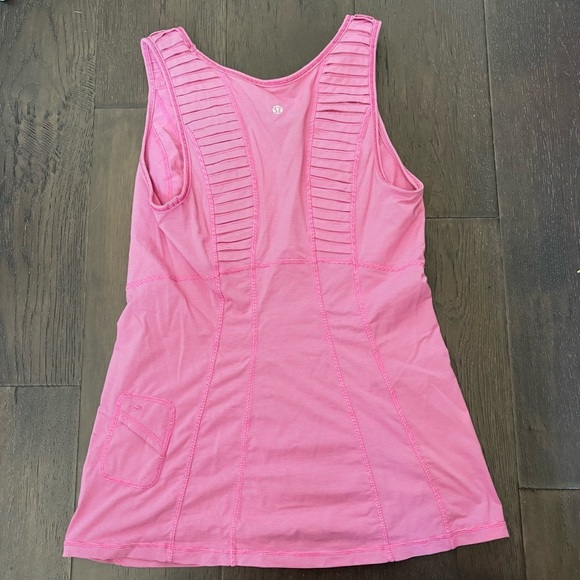 Lululemon Run: Stay On Course Tank
Paris Pink White Microstripe ptp: 30 “ - Picture 6 of 6
